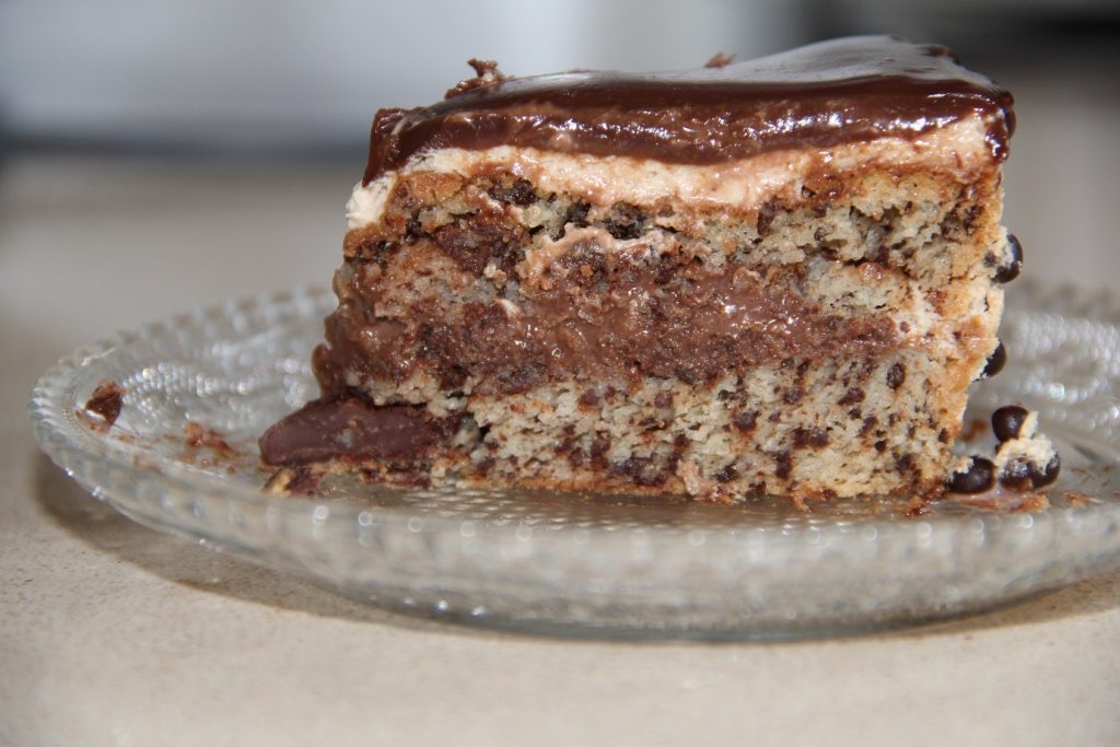 עוגת אגוזים שוקולד בציפוי גנאש שוקולד